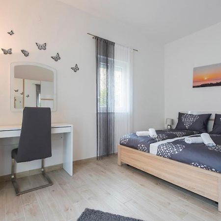 זאדאר Apartman Miki Borik מראה חיצוני תמונה